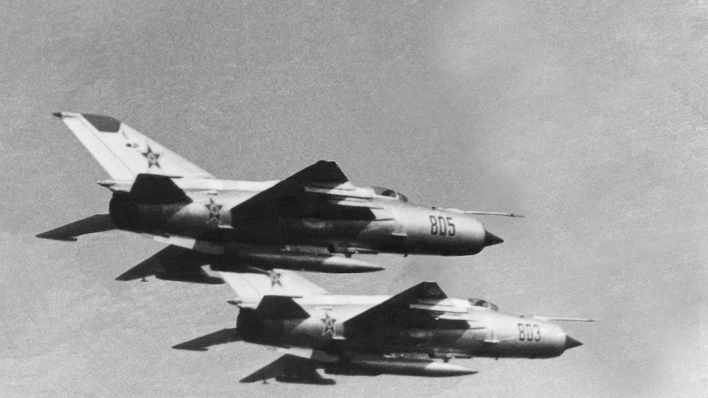1280px-MiG-21MF(DF-SN-83-01219)