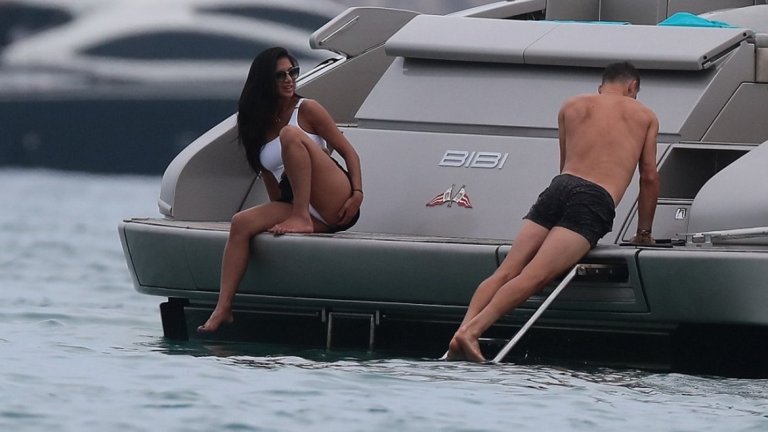 Григор и Никол на почивка в Сен Тропе (снимки)