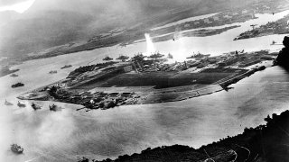 1280px-Attack_on_Pearl_Harbor_Japanese_planes_view