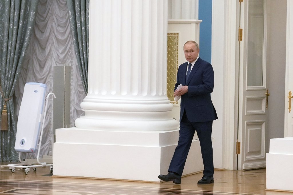 След 5 часа разговори - какво си казаха Путин и Макрон (Снимки)