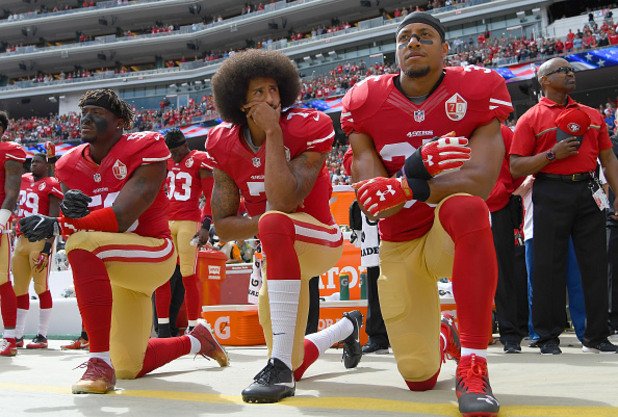 Колин Каперник - Бившият куотърбек на San Francisco 49ers така и не успя да открие отбор във Националната футболна лига (NFL) в САЩ, в който да играе. Причината за това е, че Каперник даде началото на национален протест срещу расизма и полицейското насилие като коленичи по време на американския химн. Протестът набира сили и през тази година. Стотици играчи от NFL също коленичиха по време на химна - отражение на критиките срещу президента Тръмп.