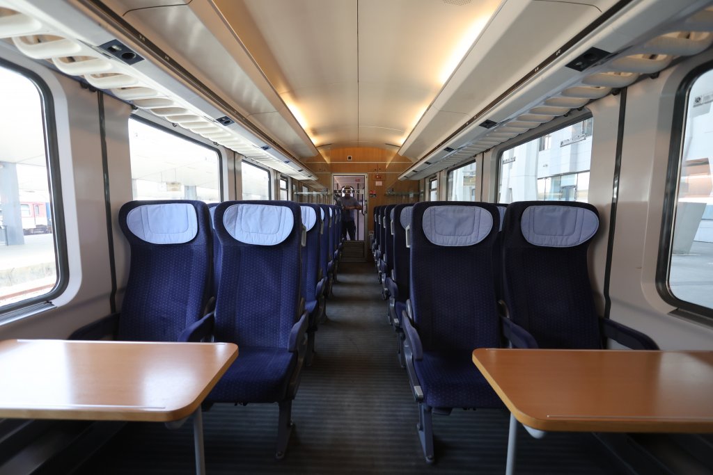Новият влак ще пътува за по-малко от 6 часа, като ще има специален вагон за лица с намалена подвижност
