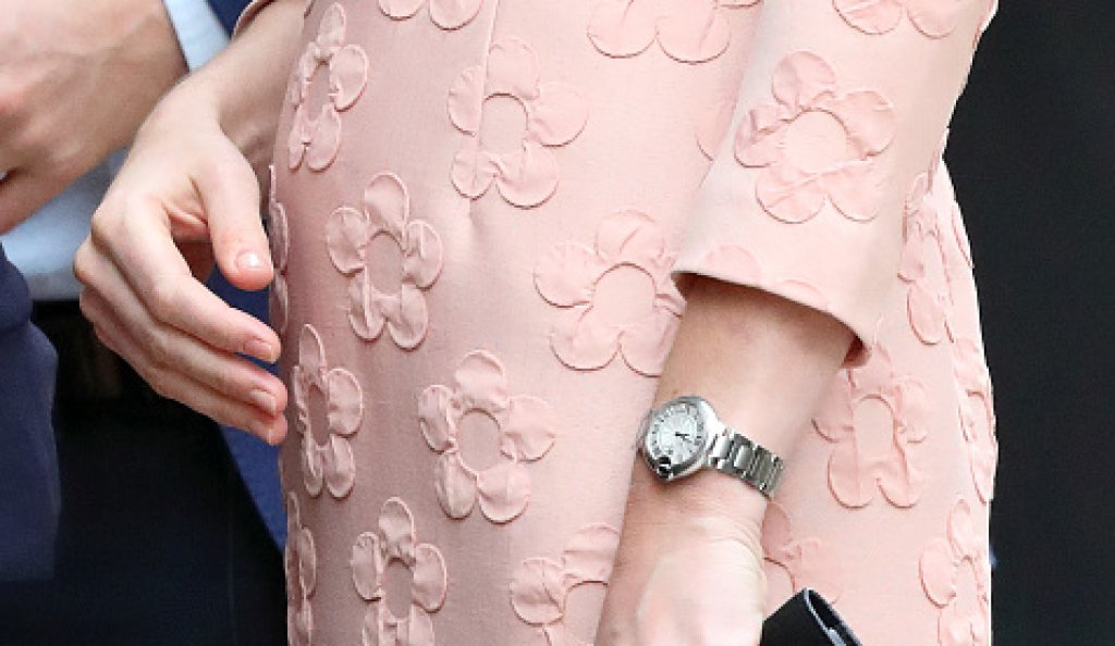 Вече се вижда малкото коремче.