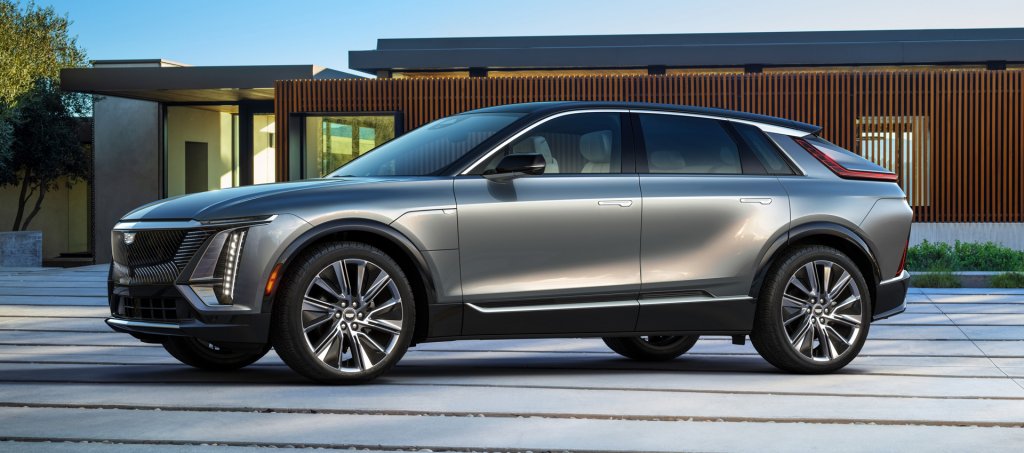 Cadillac LyriqПървият изцяло електрически Cadillac е почти тук и ще дойде с над 480 километра пробег с едно зареждане. Компанията пази голяма част от детайлите покрай електромобила в тайна, но се знае, че ще поддържа ново поколение супербързо зареждане и ще има 33-инчов извит дисплей на инфотейнмънт системата. Очаква се да е на пазара през 2022 г.