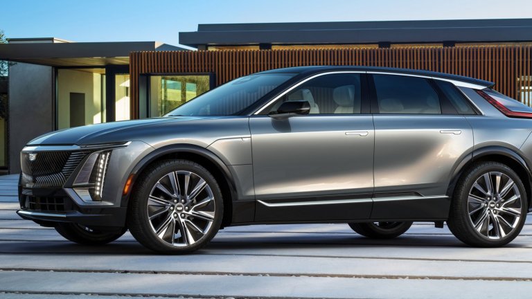 Cadillac LyriqПървият изцяло електрически Cadillac е почти тук и ще дойде с над 480 километра пробег с едно зареждане. Компанията пази голяма част от детайлите покрай електромобила в тайна, но се знае, че ще поддържа ново поколение супербързо зареждане и ще има 33-инчов извит дисплей на инфотейнмънт системата. Очаква се да е на пазара през 2022 г.