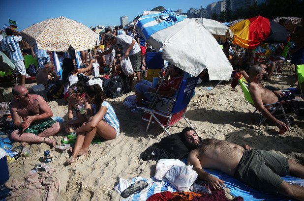 Някои спят и по плажовете на Рио, но това едва ли е дългосрочна перспектива.