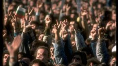 Създаването на СДС е предхождано от първия демократичен митинг на 18 ноември 1989-та. Днешната партия СДС е наследник на първата демократична коалиция