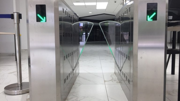 Няма да се допускат посетители, носещи обемисти багажи или течности