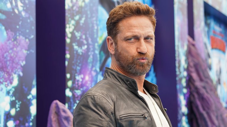 Харесваме Джерард Бътлър не само защото е ужасно секси като Сет в "Боговете на Египет" и трогателен в "P.S. I love you", а и защото осинови българско куче и го кръсти Шушка. Интересно е да отбележим, че Бътлър е завършил право, а актьорската му кариера започва малко случайно. Стивън Беркоф, с когото после играе в "Атила", му предлага роля в пиесата „Кориоланус“ и Бътлър решава да се откаже от правните науки и да се отдаде на актьорското майсторство. По-късно влиза в ролята на Рентън в сценичната адаптация на „Трейнспотинг“ през 1996 г. През януари стана ясно, че Бътлър ще играе в нов проект на Теодор Ушев, заедно с Емили Уотсън. Филмът ще се казва "Полетът на валкириите" и ще е вторият пълнометражен игрален филм на Ушев след приказката "Ф1.618", базирана на романа "Пумпал" на Владислав Тодоров.