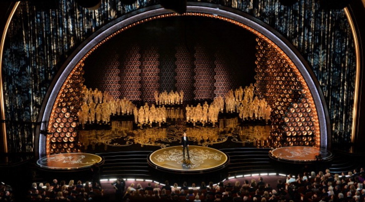Първите "Оскари" се провеждат в известния хотел "Холивуд Рузвелт". Днес церемонията се състои в "Долби Тиътър" - десетата локация, която Академията избира за своите годишни награди.