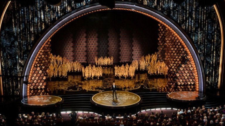 Първите "Оскари" се провеждат в известния хотел "Холивуд Рузвелт". Днес церемонията се състои в "Долби Тиътър" - десетата локация, която Академията избира за своите годишни награди.