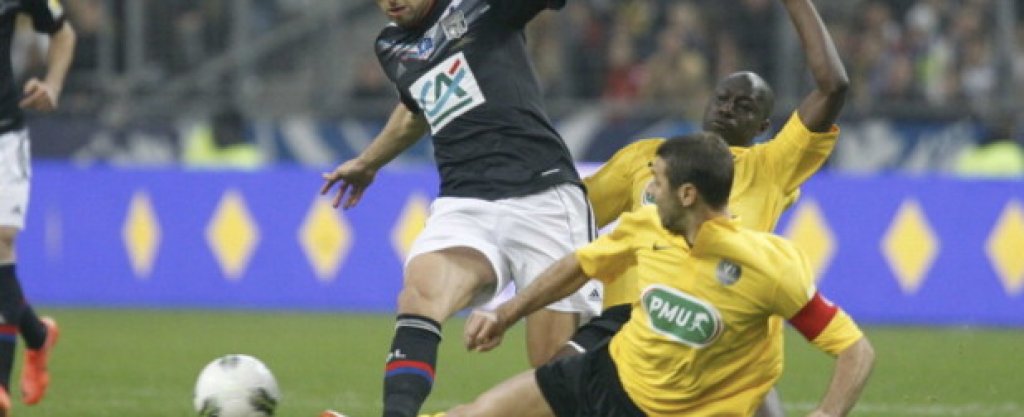 През 2011/12 футболистите на Кевили (в жълто) играха в третото ниво на френския футбол, но стигнала до финал за купата (0:1 от Лион).