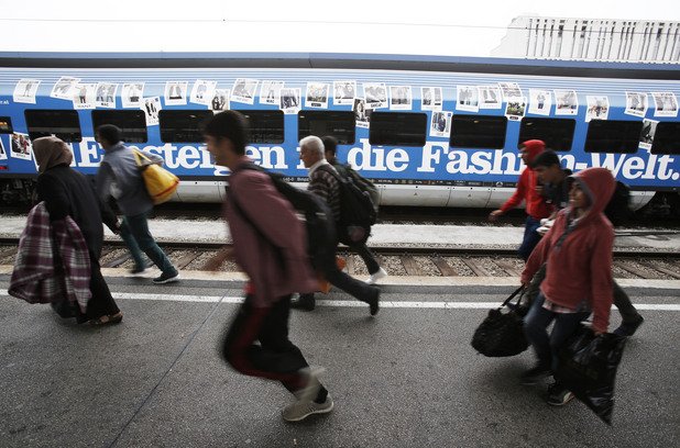 Германия очаква хиляди мигранти да влязат в страната през следващите дни