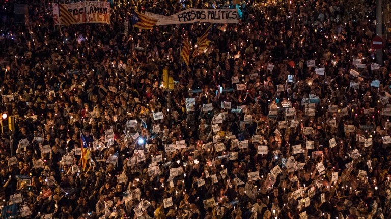 Над 200 хил. каталунци излязоха на протест в защита на арестувани лидери
