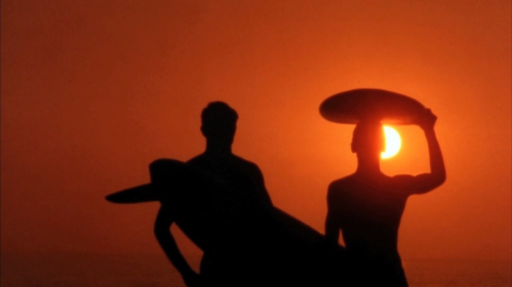 "THE ENDLESS SUMMER" 
1966 
Един документален филм да размъти малко водите. Малко предизвиква завист и амбиция с тези вълни.