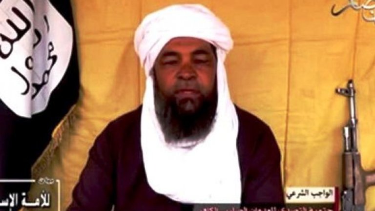 Ияд Аг Гали

Аг Гали е ветеран с туарегски произход, който действа като представител на най-големия джихадистки съюз в Северна Африка и региона на Сахел, обединяващ пет терористични организации свързани с Ал Кайда, включително и местният клон на Ал Кайда в Ислямски Магреб. Самият той има над 30-годишен опит в различни сепаратистки и джихадистки групировки, като в момента е лидер на Ансар Дин в Мали. Под ръководството му са извършени множество атаки както срещу мироопазващите сили на ООН в региона, така и срещи цивилни цели като кафенета, ресторанти и хотели.