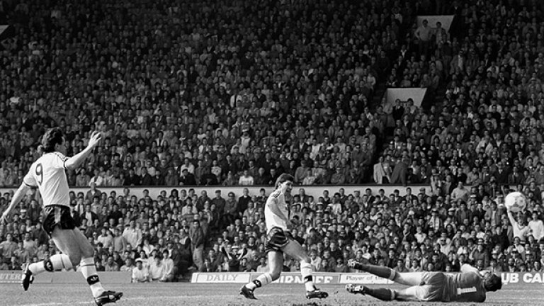 Робсън бележи първия от двата си гола на "Анфийлд" през 1988-а при незабравимото 3:3 между грандовете