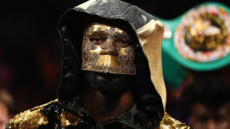 Уайлдър излезе на ринга в Бруклин със стил и маска на лицето, като беше изведен на ринга под живото изпълнение на 50 Cent.

