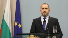 На въпрос дали ще настоява България да се обяви срещу продължаване на санкциите, когато ЕС гласува по този въпрос през юли, президентът отговори, че дотогава има много време