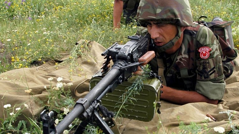 Турски войник по време на учение