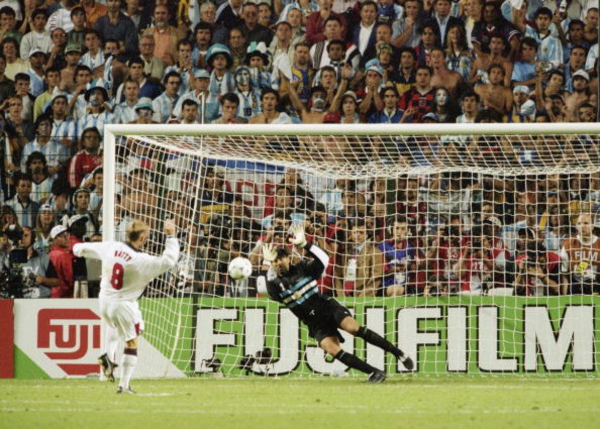Загуба с 3:4 (2:2 в редовното време) от Аржентина на 1/8-финалите на Мондиал 1998. За Англия пропускат Пол Инс и Дейвид Бейти.