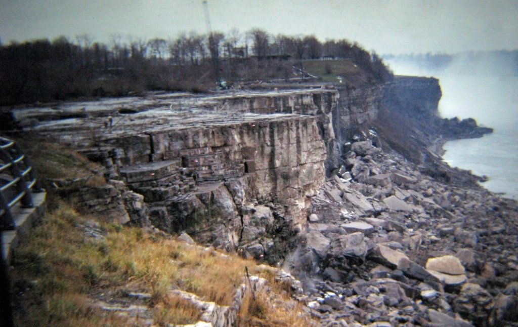  През 1969 година Ниагарският водопад е „спрян“, за да бъде изследвана ерозията. 