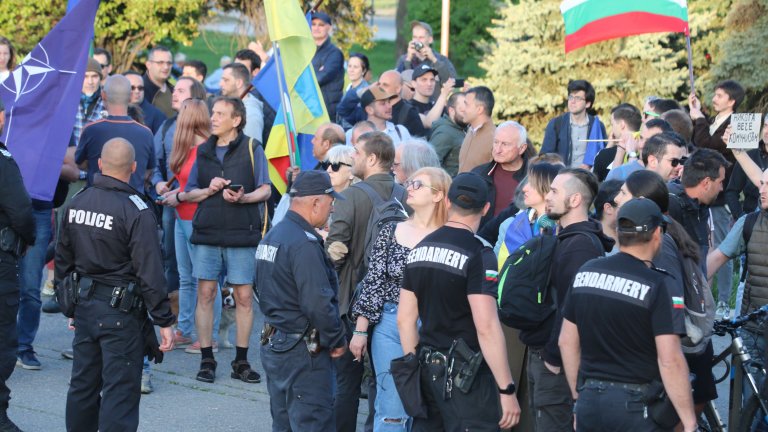 Шестие в подкрепа на Украйна тръгна към Руското посолство
