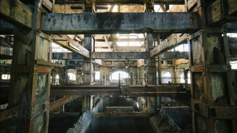 Изоставен завод за преработка на въглища във Франция