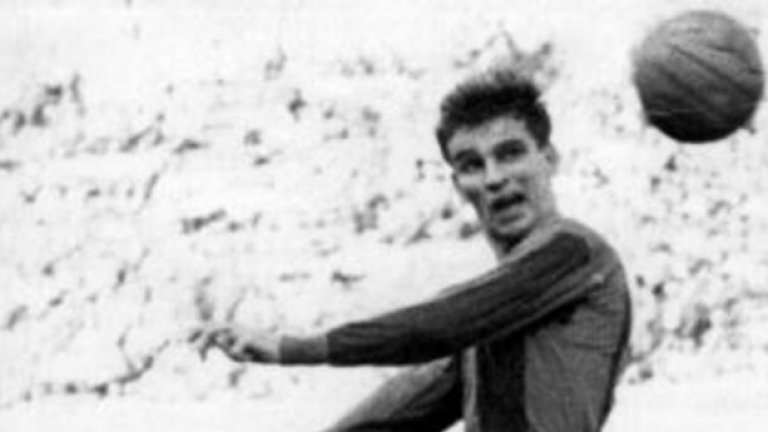 Шандор Кочиш (Унгария). 7 години (юли 1958 - юли 1965). 126 мача, 82 гола