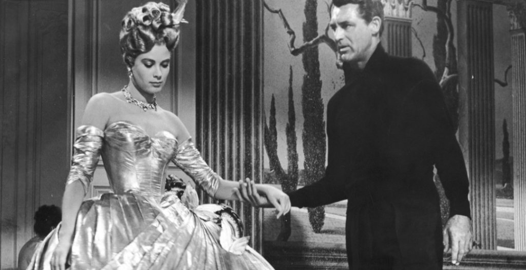 3. “Да хванеш крадец” (от 1955 г.)
Лазурният бряг на Франция е разтърсен от дръзка кражба на бижута, извършена от престъпник, известен с прякора Котката. Известно време той успява да се укрие в околностите на Ница, но решава да излезе от убежището си, когато се запознава с разглезена богата наследница.