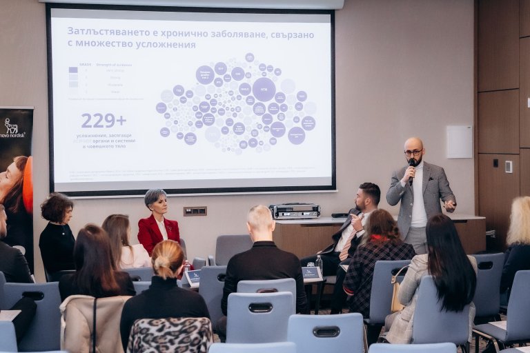 д-р Танер Шахин говори по време на представянето на „Калкулатора за измерване на икономическата тежест на затлъстяването“