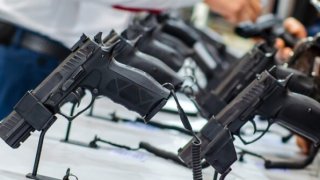 Как частна сръбска компания купуваше евтино оръжие и след това го продаваше на Ислямска държава
