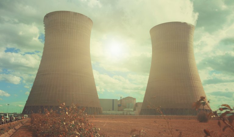 Проблемите с ядрените електроцентрали на Франция водят до рекордно нисък добив на електроенергия за страната.
