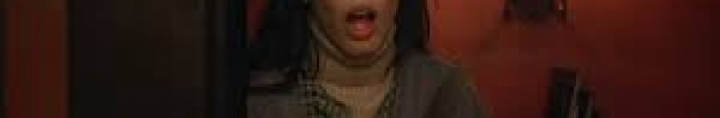 "Сиянието"
Безобразният шедьовър на Стенли Кубрик е вероятно най-добрата адаптация по роман на Стивън Кинг (макар че той самият не я харесва) до момента и най-голямото изпитание в кариерата на Джак Никълсън и Шели Дювал. Те самите са го заявявали нееднократно. Странно е, че филмът няма Оскар, но на практика няма и нужда от него. Не и с неизличимата следа, която оставя в традициите на кино културата. Не и с репликите "Here`s Johnny", „All work and no play makes Jack a dull boy“ и "Wendy, I`m home"