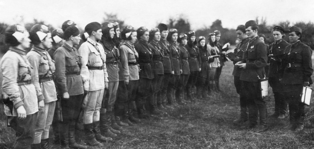 588th_Night_Bomber_Regiment_at_Airfield