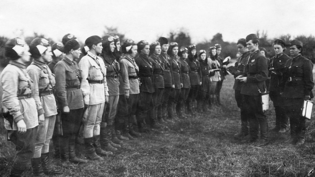 588th_Night_Bomber_Regiment_at_Airfield