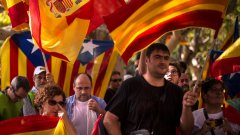 "Каталунският парламент ще приеме необходимите мерки да започне демократичен процес за широкообхватно, устойчиво и мирно отделяне от испанската държава", се посочва в резолюцията