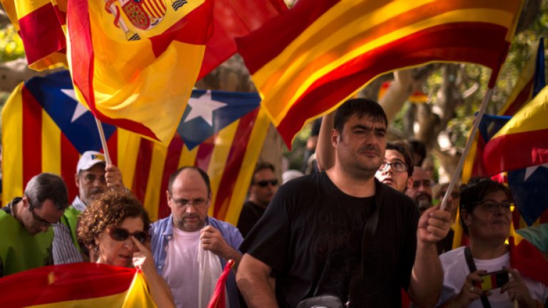 През семптември автономната провинция Каталуния беше разтърсена от протести за независимост от Испания