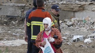 Русия удари Киев с ракети "Орешник": Има загинали и десетки ранени