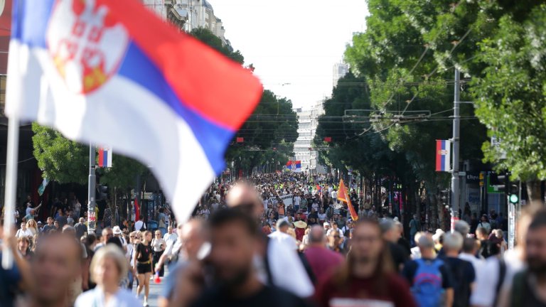 По данни на властите, най-малко седем души са били арестувани