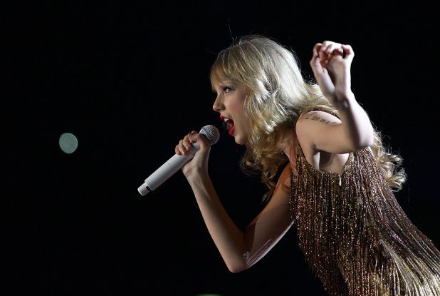 Наскоро 22-годишната кънтри певица Тейлър Суифт беше обявена за най-доходоносният изпълнител в класация на Billboard