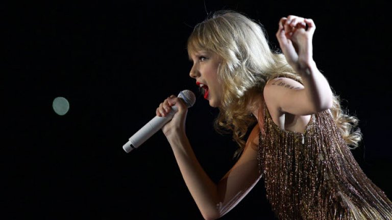 Наскоро 22-годишната кънтри певица Тейлър Суифт беше обявена за най-доходоносният изпълнител в класация на Billboard