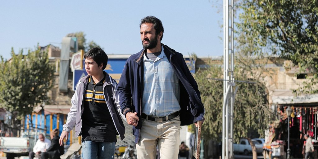 “Герой”
Новият филм на двукратния носител на “Оскар” Асгар Фархани (“Раздяла”, “Търговският пътник”) e модерна притча за изкуплението и уважението. Историята на "Герой” се гради около живота на Рахим (Амир Джадиди), който попада в затвора, понеже не е успял да изплати старите си дългове. 
Ненадейно обаче му дават двудневен отпуск за добро поведение и той го използва, за да се споразумее с кредиторите си. Разчитайки на добрата им воля, Рахим се надява, че ще получи отсрочка, но обстоятелствата не се нареждат в негова полза.