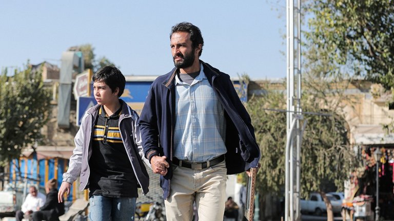 “Герой”
Новият филм на двукратния носител на “Оскар” Асгар Фархани (“Раздяла”, “Търговският пътник”) e модерна притча за изкуплението и уважението. Историята на "Герой” се гради около живота на Рахим (Амир Джадиди), който попада в затвора, понеже не е успял да изплати старите си дългове. 
Ненадейно обаче му дават двудневен отпуск за добро поведение и той го използва, за да се споразумее с кредиторите си. Разчитайки на добрата им воля, Рахим се надява, че ще получи отсрочка, но обстоятелствата не се нареждат в негова полза.