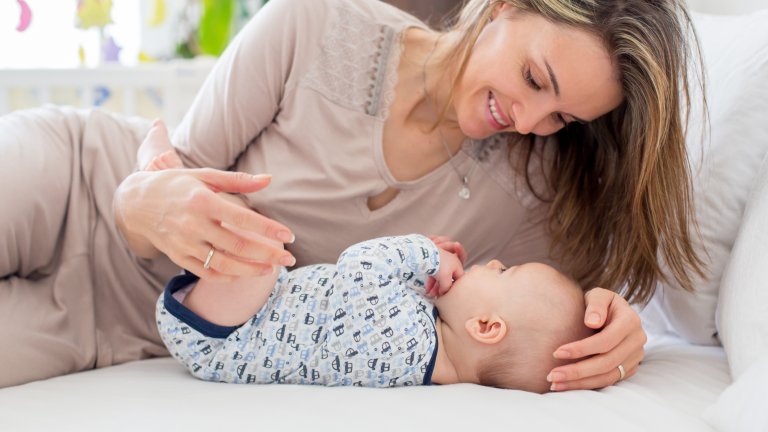 майка и бебе istock getty images