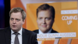 премиер на исландия, сигмундур гунлаугсон