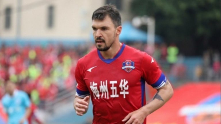 Въвеждане на китайската Суперлига
Миналата година FIFA 17 въведе отборите от японската лига J1, но сега актуална е китайската Суперлига с всичките звездни футболисти, преместили се там напоследък. Това е логична новост и има голяма вероятност да се превърне в реалност още тази година.
А ако не звучи твърде нагло, можем да се надяваме и на включване на китайската втора дивизия, за да можем да играем с подвизаващия се там Валери Божинов.