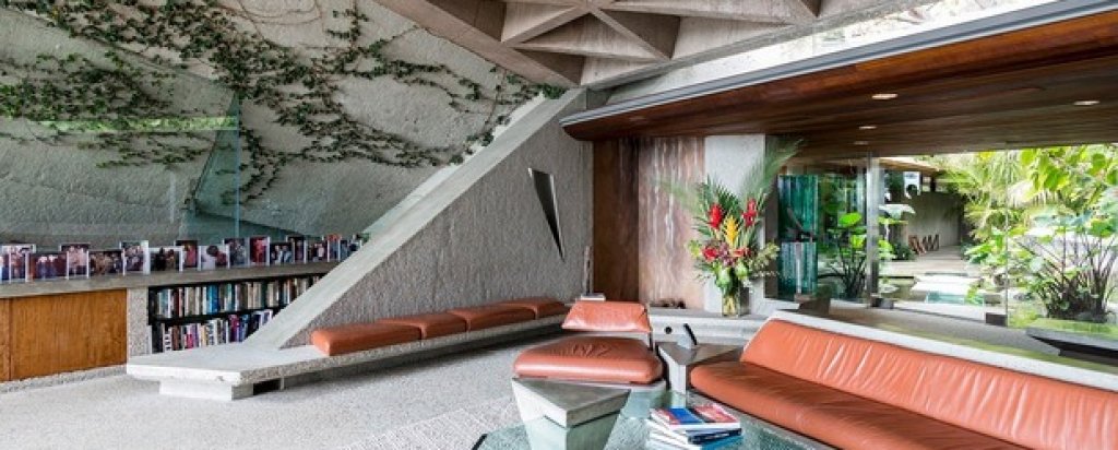 Бетонният покрив е емблемата на къщата