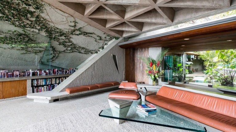 Бетонният покрив е емблемата на къщата