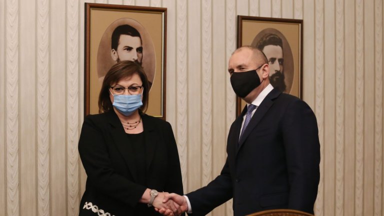 Корнелия Нинова поясни, че разговорите за проктокабинет все още продължават